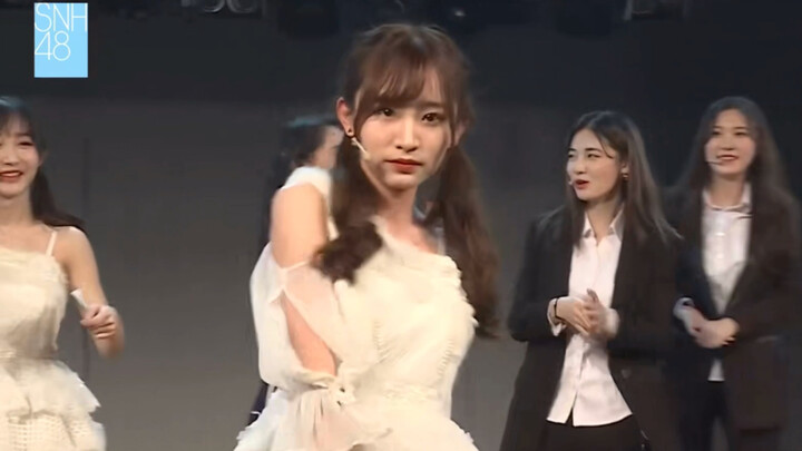 【SNH48 โจวซืออวี่】มาดูท่าเต้นสุดเซ็กซี่ของประธานกัน