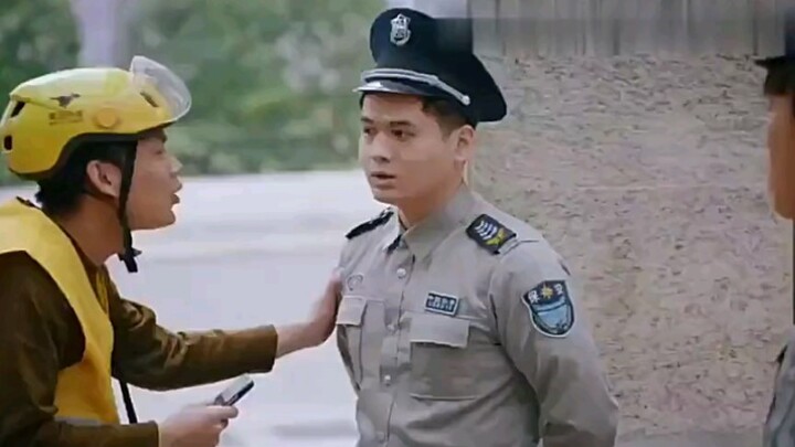 Tôi vẫn thích dáng vẻ ngang tàng bất kham của bạn lúc nãy.