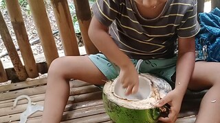kain muna Sya Ng buko.