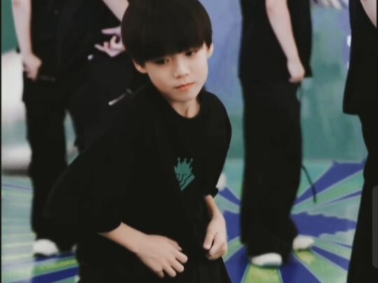 Thực tập sinh thế hệ 5 của gia tộc TF, Chu Ứng Thần với màn quay trực diện ca khúc “Focus” | Cr: VB 