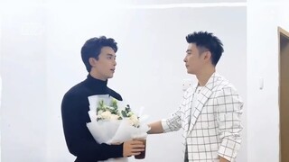 [Wu Lei] Cảm ơn Văn Đế đã ủng hộ + đạp xe trên bộ áo giáp cổ trang