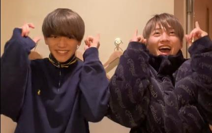 Chỉ thích xem ca sĩ chính của công trường nhảy múa, thấy vui mà không biết chán!