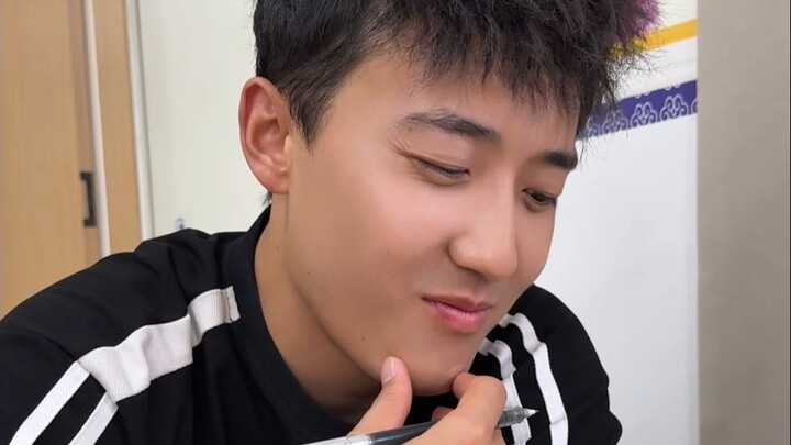 امتلاك هذه القدرة أمر رائع حقًا؛ يتيح لك اختبار حلاوة ومرارة وحُرقة وسعادة الحياة كما يعيشها الآخرون