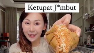 Ketupat Jembut … aku gak ngarang yah , memang ini namanya. Aneh aneh aja … tempat kalian namany apa?