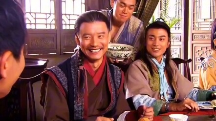 لا عجب أنّه أسرع سيف تحت الشمس، حتى ملامح وجهه تفيض بالحكمة!