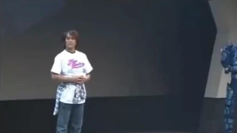 The second uncle without a holster performs the classic pose of Kamen Rider