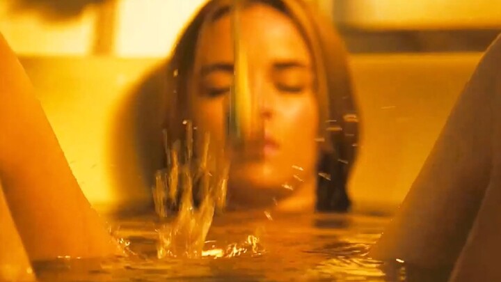 อีกปีหนึ่งฤดูใบไม้ผลิมาถึงแล้ว ฝูงปลาไล่ตามคนอย่างสนุกสนาน