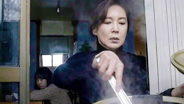 妈妈为了让女儿考第一名，将好学生的内衣煮熟，强迫女儿穿上：《女儿》