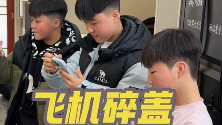 Penutup pesawat yang rusak = gaya keren dan mencolok, setelah dipotong kamu bakal jadi yang paling g