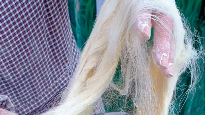 Before I tried this, I always thought dragon’s beard candy was super yucky.