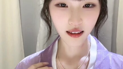 Apakah ada yang mengenalnya? Gadis yang sangat murah hati dan cantik
