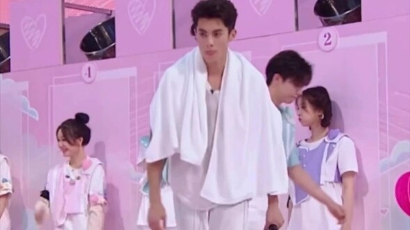 حقًا، مشهد يوجعني قلبي بشدة، أكيد إن شينشين مكسورة القلب على ديدي.