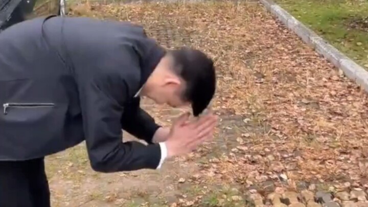 "Langkah Mundur, Lautan Terbuka dan Langit Luas"