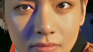 Sexy Eyes of Taehyung