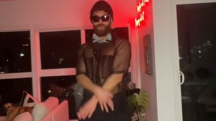 "Kami para raver semua menari rave seperti ini"