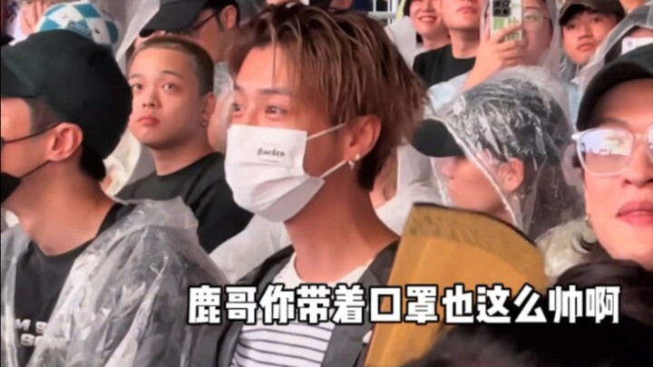 So mind-blowing—this is what true national popularity looks like! As soon as they appear, screams er