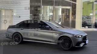 عند اختيار سيارة تسلا، انحرفت سيارة V8 AMG... (موقف مغلق)