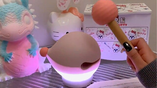 قبل إضاءة المصباح: من المؤكد أن صديقي سيحبه كثيرًا بعد إضاءة المصباح: إنه لي الآن