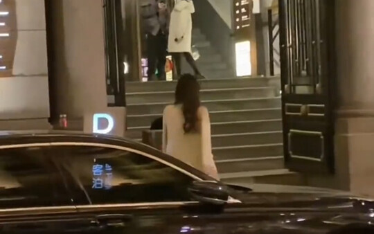 Tiểu thư giả tung ra cả đống tiểu thư thật