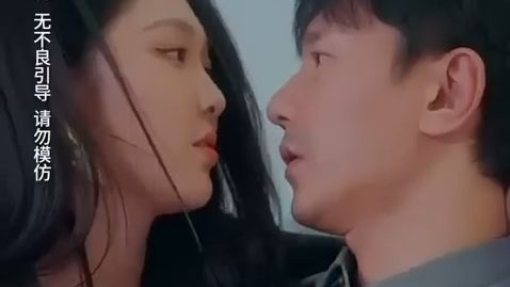 Seorang pria kehilangan pekerjaan dan bercerai, bertemu CEO cantik, menikah, dan dimanjakan