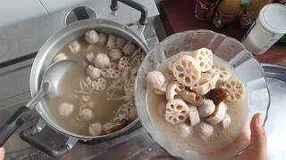 Yummy Lotus Root Soup รากบัวต้มใส่ขาไก่