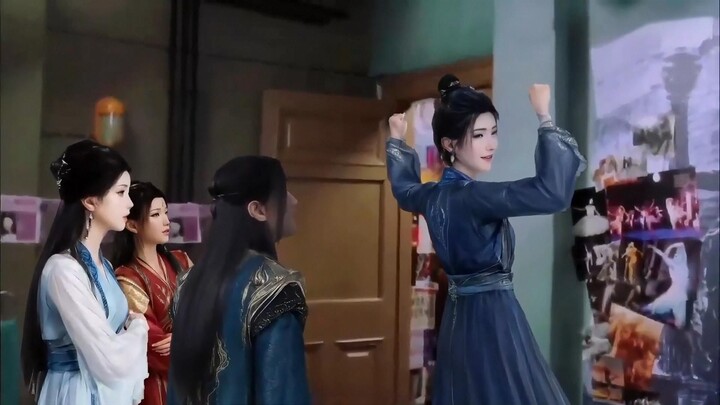Both the senior sister and Yu’er want some—do you plan to leave them with nothing?