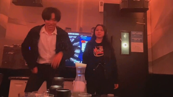 When Seventeen's new song "hot" appears in KTV