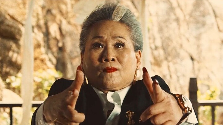 Bibi tua ini mengacungkan lengannya seperti pistol dan berhasil menghancurkan seluruh geng mafia! Fi