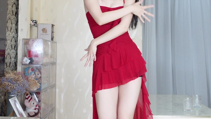 【Màn hình dọc】Senorita váy đỏ, giày cao gót đế đỏ màu đen – Bản gốc