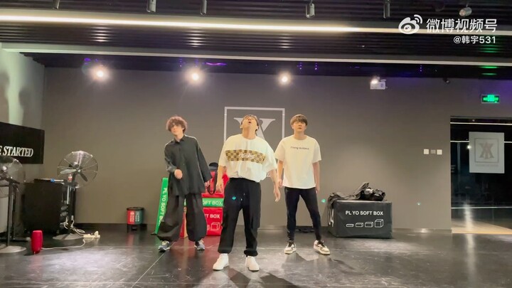 إحماء اللياقة البدنية للرقص الحر مع هان يو ووانغ تشن يي [للاستخدام الشخصي]