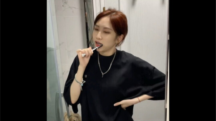 هل حلمت يومًا بأنك بطل الفيديو الموسيقي الأخير؟