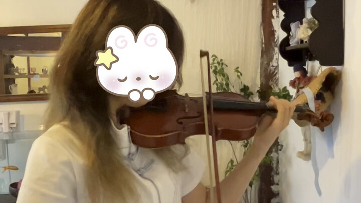 ของประดับไวโอลินในร้านกาแฟกลับใช้ได้จริง!? ลองเอามาเล่นเพลง “Bird’s Poem” กัน!
