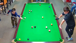 لا يبدو أنه تعلم، بل كأنه لم ينس تماماً