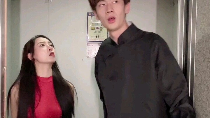 Trong phút chốc không phân biệt được ai mới là chó