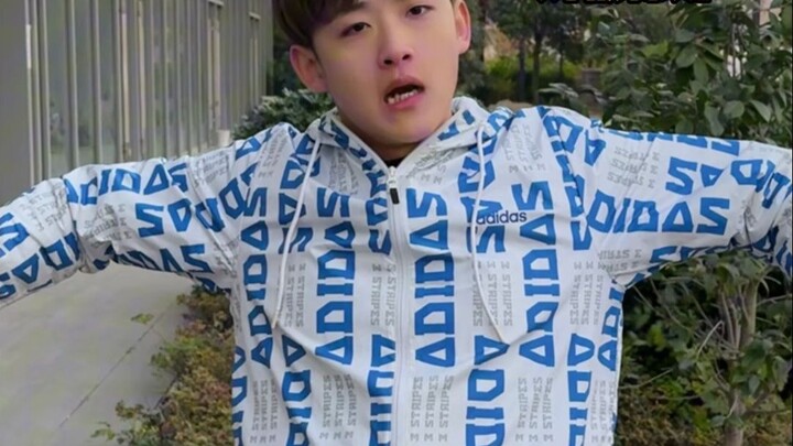 التقيتُ طالبًا جامعيًا يبيع الكمثرى المطبوخة بالسكر البلوري