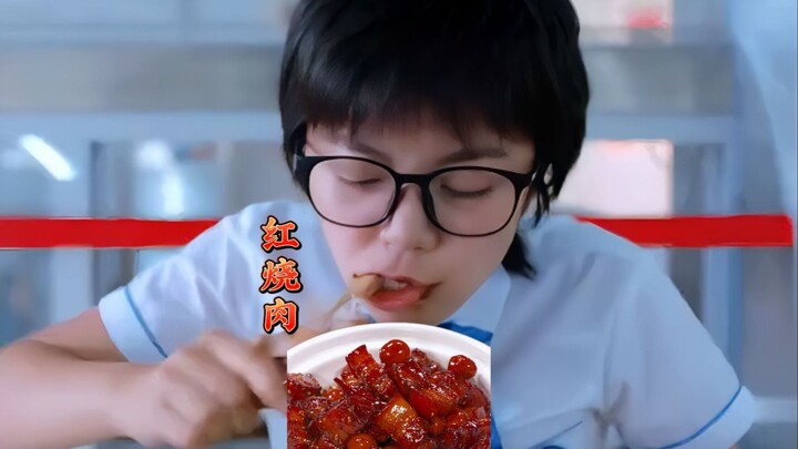 Lin MiaoMiao duluan keluar kelas cuma buat ngintip makan daging, tapi malah ketahuan basah-basahan s