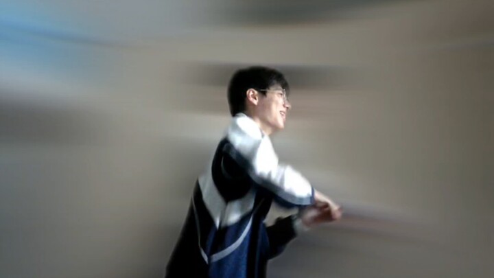 Di pesta olahraga sekolah daftar 1500 meter, tapi nggak latihan lari, malah latihan gaya selebrasi d