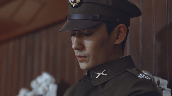 "อดีตไหลเข้ามาในดวงตาของคุณ ถูกลืมเลือนและถูกประกอบเข้าด้วยกันในเวลาเดียวกัน..." เขาแสดงความเสียใจด้
