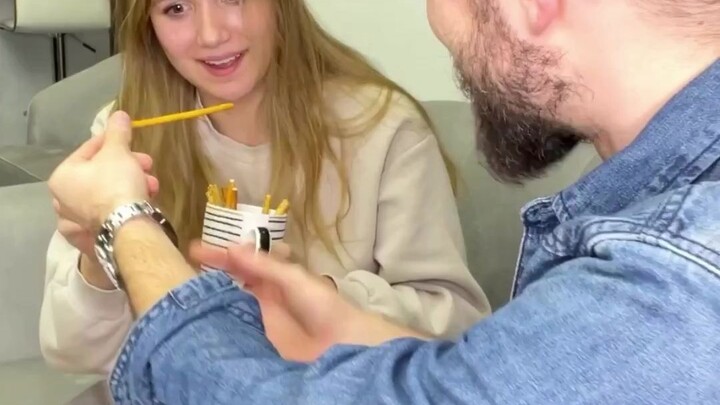 今天要表演的是如何偷吃