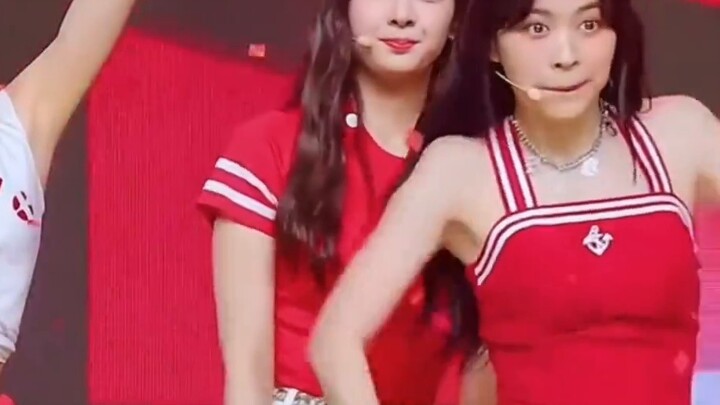 This girl is Lia when she was a child~