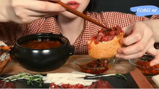 Thịt bò sống, bánh mì kẹp cơm gỏi thịt bò 7 #amthuc