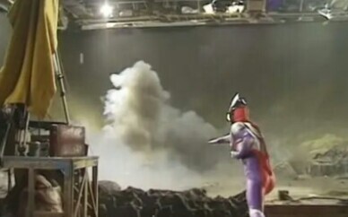 The filming scene of Ultraman Tiga is not only cool but also dangerous