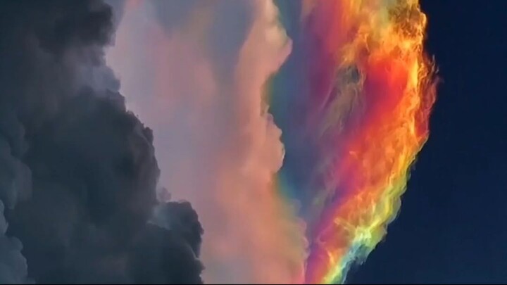 Iridescência na nuvem (algumas pessoas chamam de "arco-íris de fogo"). #shorts