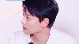 Hahaha Ding Yuxi, kenapa kamu menerima pria dan wanita? Xie Binbin begitu terobsesi hingga dia begit