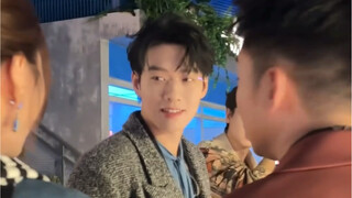 贴脸开大，被业内调侃的大勋花真是太可爱了！！大勋花：别别别，谦逊90度鞠躬。