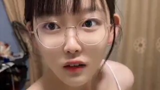 “这女的看的真有劲”