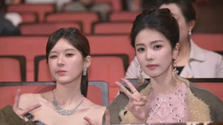 “คนอื่นไปร่วมงานกิจกรรม แต่ไป๋ลู่ไปเพื่อพบปะเพื่อนเก่า”