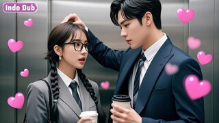 Dia menumpahkan kopi ke CEO karena tangannya gemetar. Hampir dipecat... tapi CEO jatuh cinta padanya