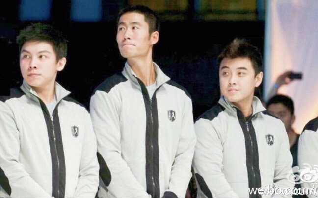 وانغ ليتشين، صاحب القلب القوي في منتخب كرة الطاولة الصيني، تزوج معجبة سوداء وعاد إلى المنزل، إذا كنت