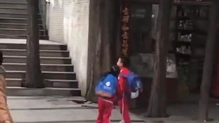 How sweet children’s friendship is